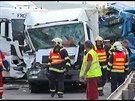 Dopravu zablokovala nehoda pti kamion