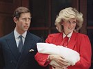 Princ Charles, princezna Diana a princ Harry pi odchodu z porodnice (Londýn,...