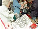 Noviny oznamující smrt princezny Diany (Londýn, 31. srpna 1997)