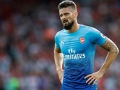 BDA ARSENALU. Bezmocn Olivier Giroud bhem zpasu na hiti Liverpoolu.