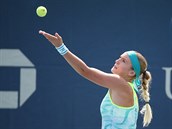 Tereza Martincov servruje v prvnm kole US Open.