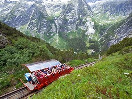 Pozemní lanovka Gelmerbahn, výcarsko. eleznice s druhým nejvtím stoupáním,...