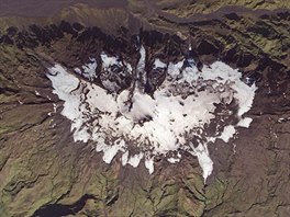 Mizející snhová pokrývka na islandském vulkánu Eyjafjallajökull.
