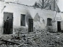 Z původní vesnice dnes stojí pouze tři domy. Zbylé vypálily 5. a 6. května 1945...