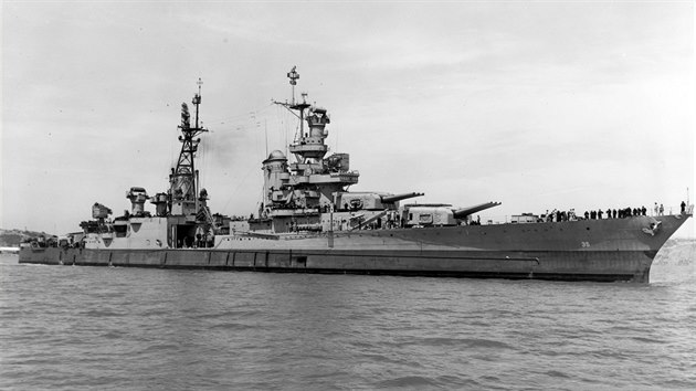 Americký válečný křižník Indianapolis, který 30. července 1945 potopila japonská ponorka v Tichém oceánu.
