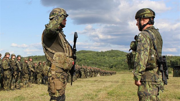Cvičení s názvem Opeřený had se ve vojenském újezdu Hradiště účastní na 1 500 vojáků s technikou.