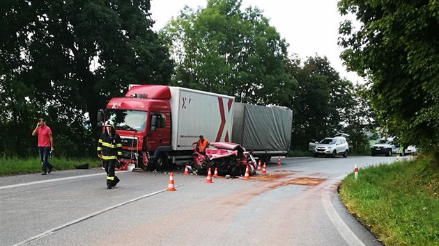 Pi eln srce osobnho auta a kamionu u Nov Paky zemel spolujezdec. (26. 8. 2017)