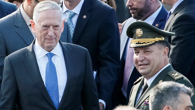 Ministr obrany USA Mattis bhem oficiln nvtvy Ukrajiny (24. srpna 2017)