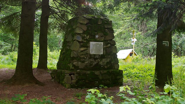 Památník pod vrchem Paseka