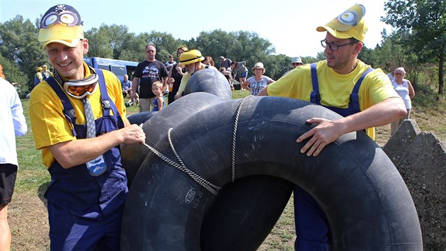 Vodci se na Berounce louili s przdninami plavbou v kostmech.