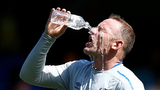 Wayne Rooney se osvuje v utkn proti Chelsea