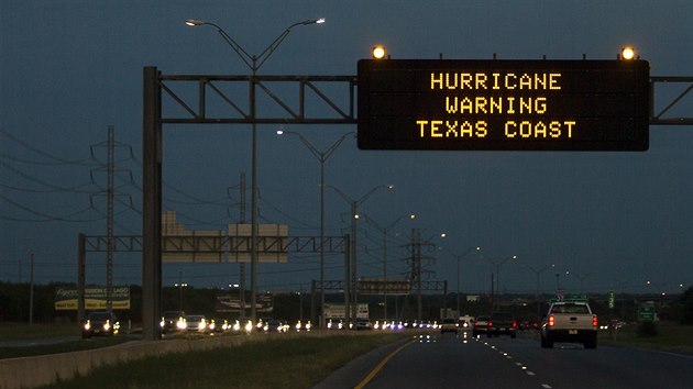 Hurikán Harvey míří k pobřeží Texasu. (25. srpna 2017)