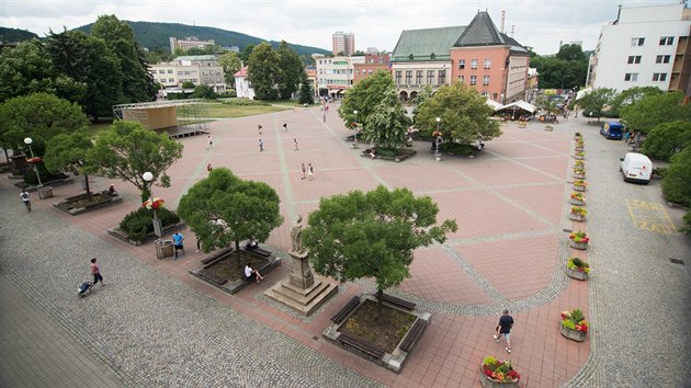 N�m�st� M�ru ve Zl�n�