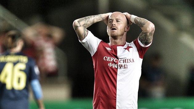 Slvista Miroslav Stoch se chyt za hlavu po promarnn anci.