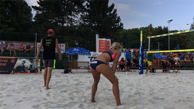 Momentka z turnaje ČEZ Final Four republikového šampionátu klubů v plážovém volejbalu.