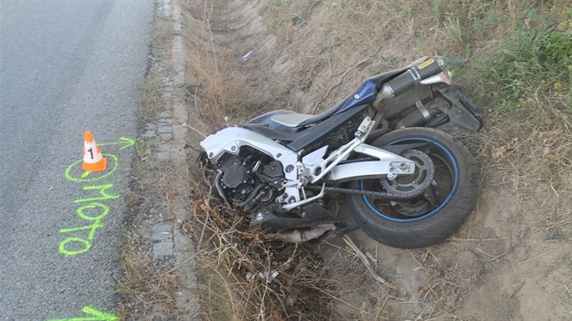 Dal smrtelnou nehodu motorke vyetuj policist na Hodonnsku. idi nezvldl zatku na silnici mezi obcemi Archlebov a Strovice.