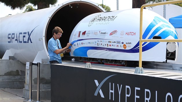 Pepravn kapsle pro systm Hyperloop od tmu Paradigm