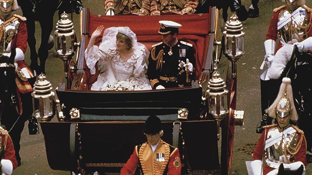 Krlovsk svatba - britsk princ Charles a Diana Spencerov se vzali 29. ervence 1981.