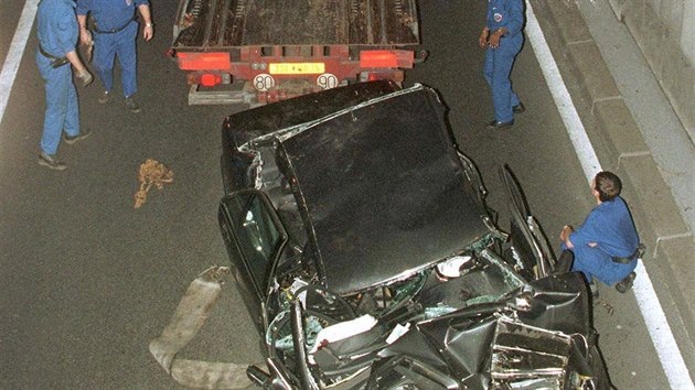 Auto, v nm pi nehod zemeli idi, Dodi Al Fayed a princezna Diana utrpla smrteln zrann (Pa, 31. srpna 1997).