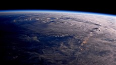 Pohled na tropickou boui Harvey nad Mexickým zálivem z vesmírné stanice ISS...