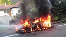 Požár závodního auta u Horní Lhoty na Zlínsku. Škoda se vyšplhala na šest...
