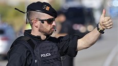 Policie v Barceloně zastřelila muže, měl falešný sebevražedný pás