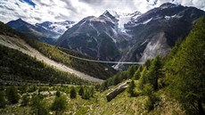 výcarský most "Europabruecko" je s 494 metry nejdelím visutým mostem pro pí...