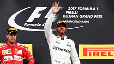 Brit Lewis Hamilton se raduje z vítězství na Velké ceně Belgie.