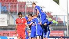 GÓLOVÁ RADOST. Fotbalisté Sigmy Olomouc slaví gól do sítě Brna.