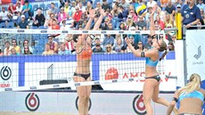 Kristýna Hoidarová Kolocová a Michala Kvapilová v semifinále mistrovství Evropy...