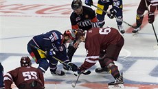 BULY. Momentka z pípravného duelu Eisbären Berlín vs. Sparta