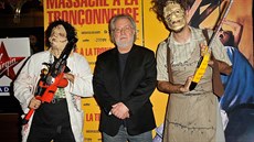 Americký reisér Tobe Hooper s fanouky odnými dle postavy jeho ikonického...