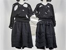 Díratý svetr je ikonický kousek japonské návrháky Rei Kawakubové.