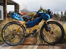 Jakubv bikepackingnový setup. Kolo Surly Karate Monkey s pevodem 1x11, sada...