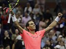 Španěl Rafael Nadal si užívá vítězného pocitu. V prvním kole US Open přehrál...