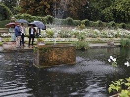 Vvodkyn Kate, princ William a princ Harry v Bl zahrad u Kensingtonskho...