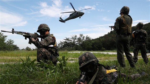 Jihokorejsk jednotky nedaleko hranic s KLDR (29. srpna 2017)
