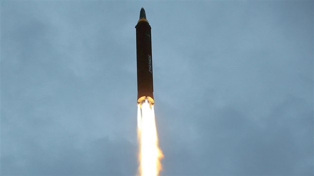 KLDR odplila raketu, kter peletla Japonsko a spadla do Pacifiku (29. srpna 2017)