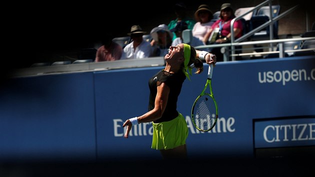 Svtlana Kuzncovov podv v utkn prvnho kola US Open proti Markt Vondrouov.