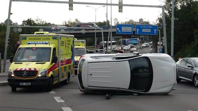 Ne hasii auto odstranili, vytvoily se tistametrov kolony.