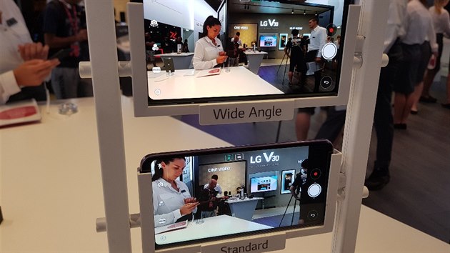 LG V30 má dvojici fotoaparát. Jeden fotí standardní snimky, druhý slouí pro...