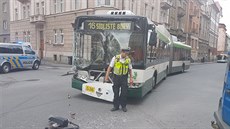 Nehoda trolejbusu a dodávky �eské po�ty na k�i�ovatce ulic Koperníkova a...