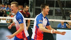 Radost �eských volejbalist� Donovana D�avoronoka (vlevo) a Petra Michálka.