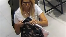 �eny p�edst�raly, �e si prohl�� oble�en�.