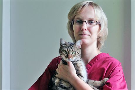 Veterinární lékaka Eva Jiránková ve své karlovarské ordinaci v Sedlecké ulici...