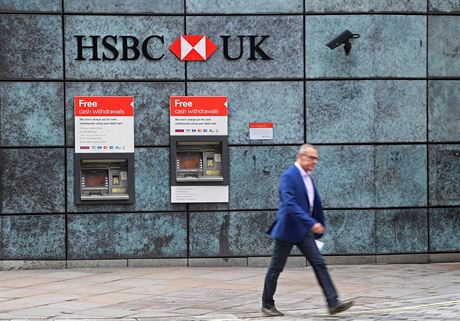 Poboka britské banky HSBC v centru Londýna.