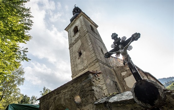 O zchátralý kostel v Klení na Českokrumlovsku se starají nadšenci.