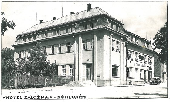 Do Hotelu Záložna zamířili například František Hrubín, František Halas, Ludvík...