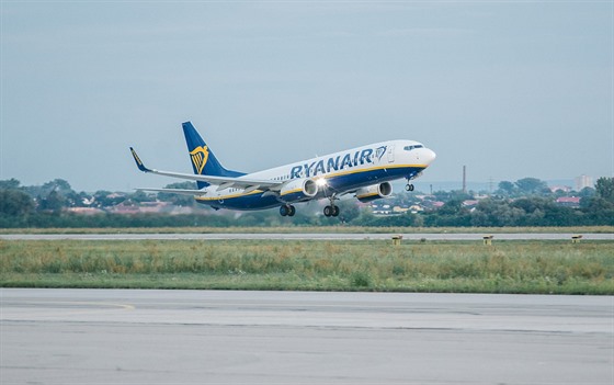 Spolenost Ryanair zastavil kvli problémm Boeing 737 Max linku Pardubice - Londýn.