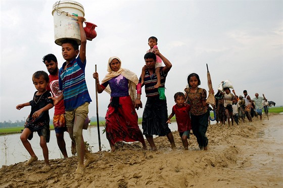 Hranice Bangladée a Barmy pely od srpna desetitisíce Rohing. (3. záí 2017)
